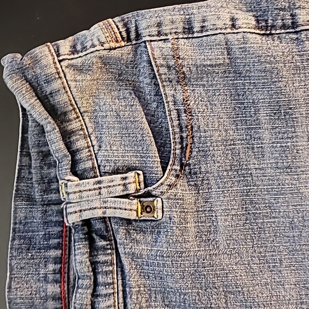 Ladies Jean Shorts - Picture 6 of 10